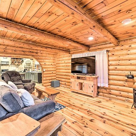 Spacious Cabin With Decks Near Saratoga Springs Middle Grove Exterior foto