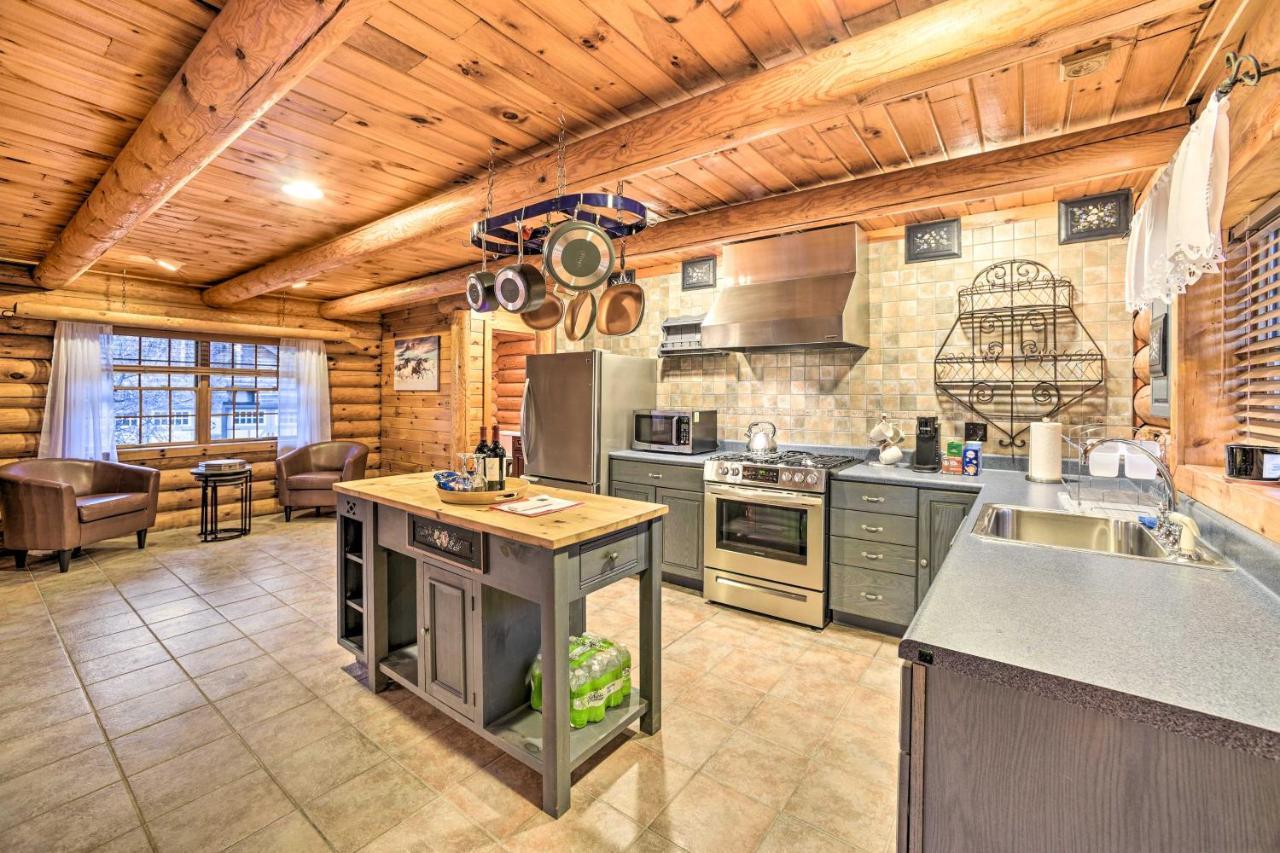 Spacious Cabin With Decks Near Saratoga Springs Middle Grove Exterior foto