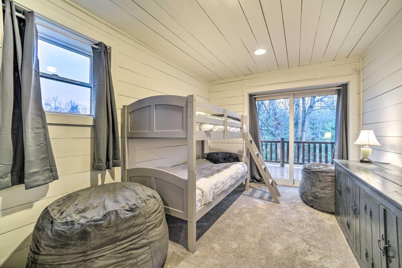 Spacious Cabin With Decks Near Saratoga Springs Middle Grove Exterior foto